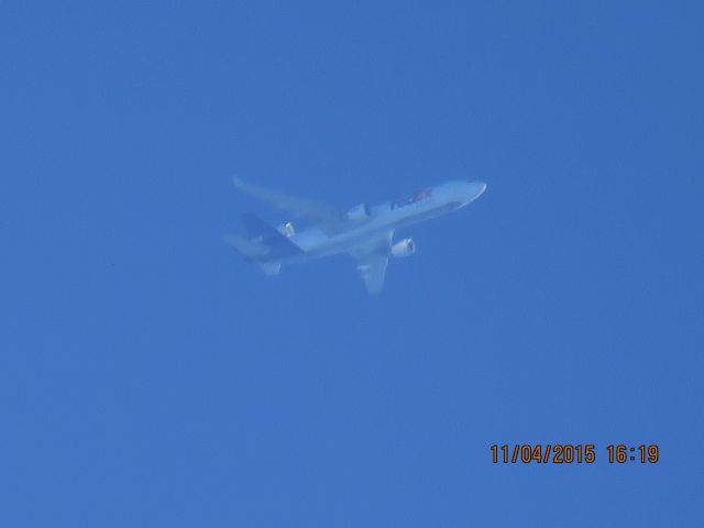 Boeing MD-11 (N572FE)