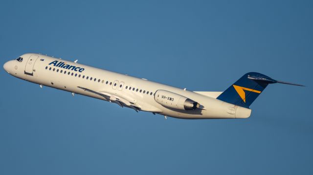 Fokker 100 (VH-XWO)