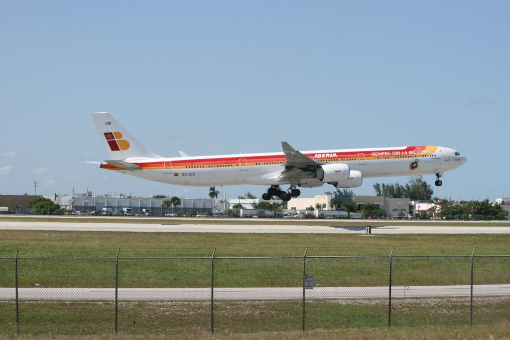 Airbus A340-600 (EC-IOB)