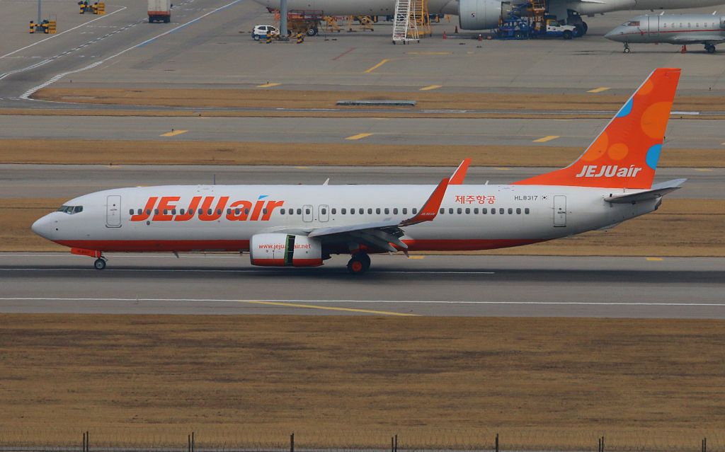 Boeing 737-800 (HL8317) - Jeju Air`s second direct ordered aircraft. It`s one of the 3 aircrafts that the airline owns. They placed an order for up to 50 737 MAXs with deliveries starting in 2022.