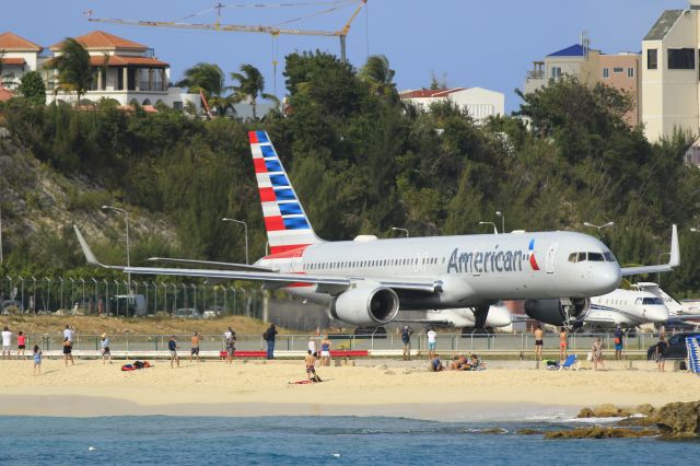 Boeing 757-200 (N188AN) - American Airlines lining up at Mahobeach 