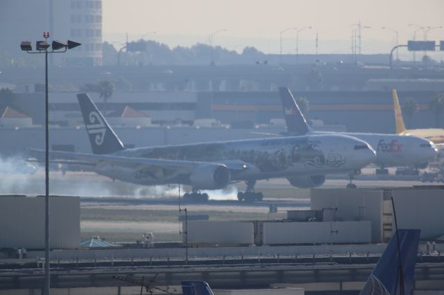 BOEING 777-300ER (ZK-OKP)