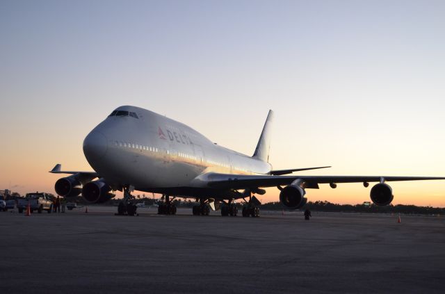 Boeing 747-200 (N674US) - Charter flight preparing for departure at FLL 12.31.2017