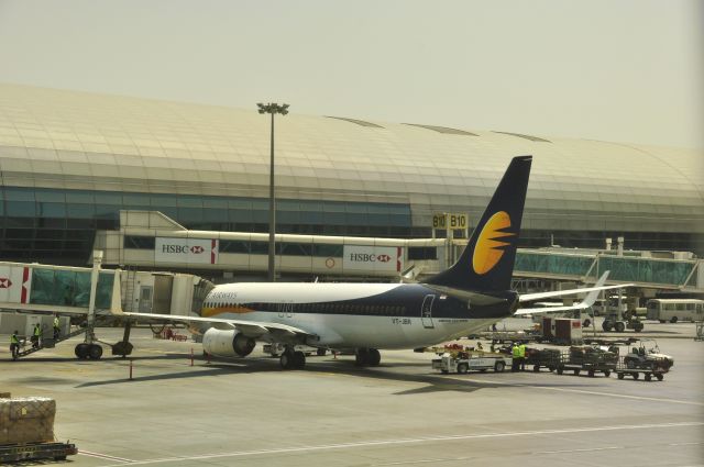 Boeing 737-800 (VT-JBR) - Jet Airways Boeing 737-85R(WL) VT-JBR in Dubai 