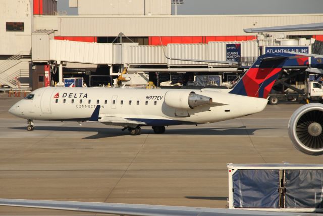 Canadair Regional Jet CRJ-200 (N977EV)