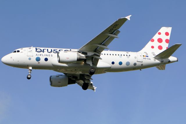 Airbus A319 (OO-SSL)