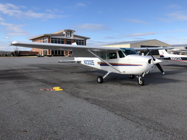 Cessna Skyhawk (N2332E)