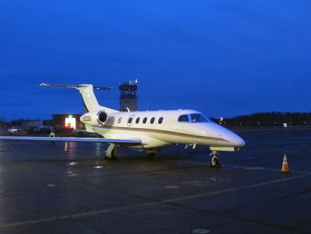 Embraer Phenom 300 (N312QS)