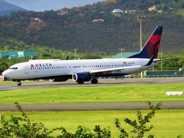 Boeing 737-900 (N823DN)