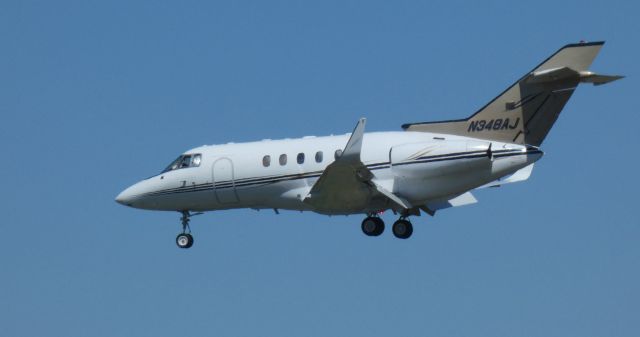 Hawker 800 (N348AJ) - On final is this 1997 Raytheon Hawker 800XP in the Spring of 2021.