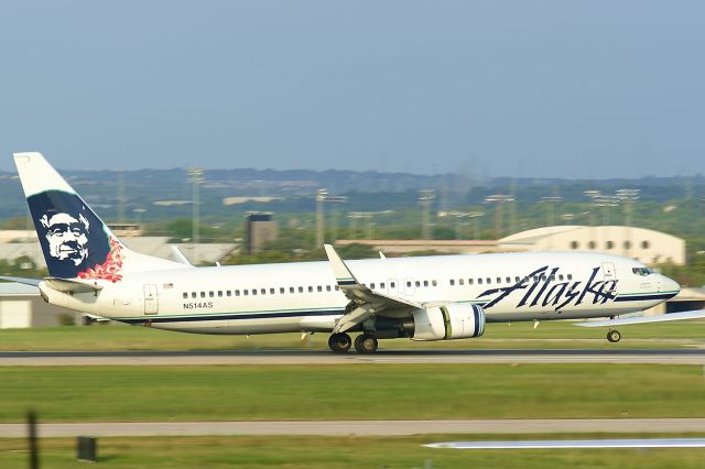 Boeing 737-800 (N514AS)