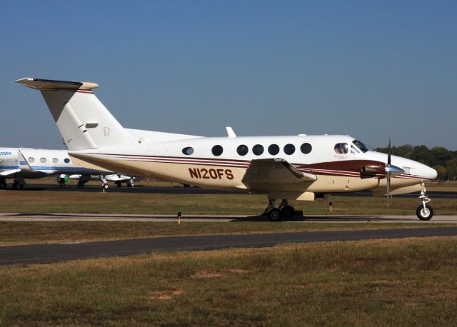 Beechcraft Super King Air 200 (N102FG)