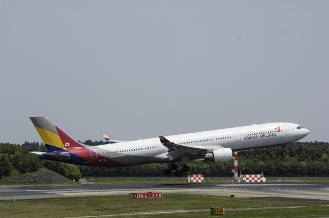 Airbus A330-200 (HL7794) - Approach to Narita Intl Airport Rwy16L on 2013/05/06