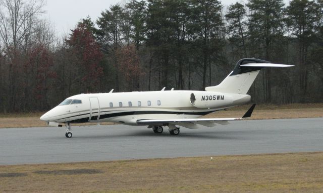 Bombardier Challenger 300 (N305WM) - Nice new ride at KHKY.