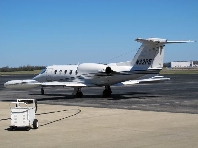 Piper PA-44 Seminole (N32PE) - A very nice Lear Jet, operated bt CFM Corporate Flight Management a rel=nofollow href=www.flycfm.comwww.flycfm.com/a