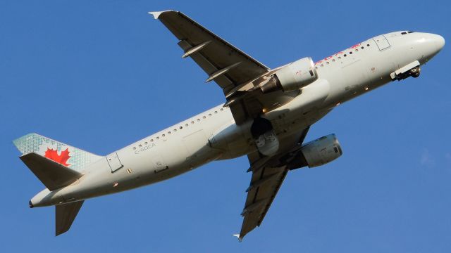 Airbus A320 (C-GQCA)