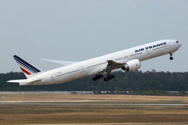 BOEING 777-300 (F-GSQU) - Taken On 06-09-2011