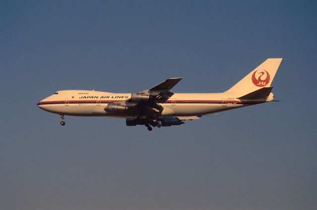 BOEING 747-100 (JA8112) - Final Approach to Narita Intl Airport Rwy34 on 1989/01/03