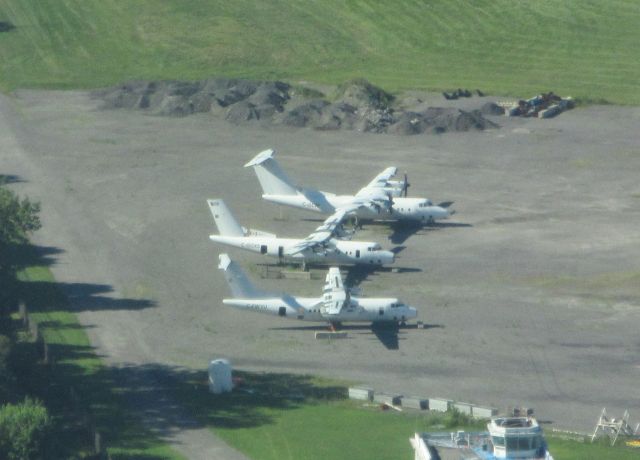 De Havilland Canada Dash 7 (C-FWYU) - C-FWYU used to carry the United Nations Livery.