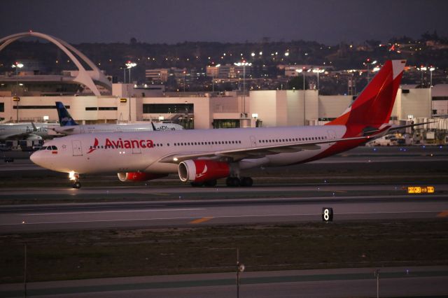 Airbus A330-200 (N968AV)