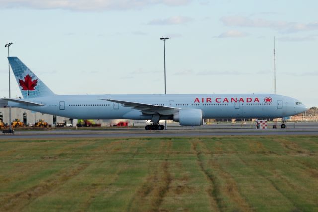 BOEING 777-300ER (C-FIVW)