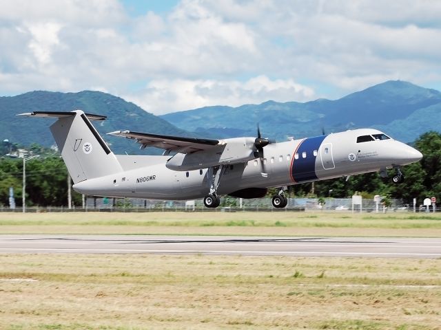 de Havilland Dash 8-300 (N806MR)