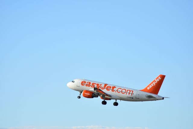 Airbus A319 (G-EZAN) - décollage pour Nantes