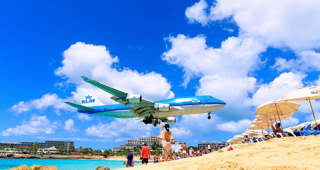 Boeing 747-400 (PH-BFG) - KLm PH-BFG landing at TNCM St Maarten maho beach