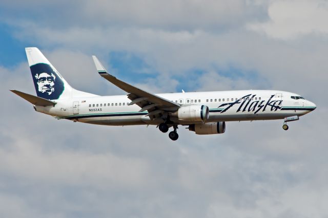 Boeing 737-800 (N552AS)