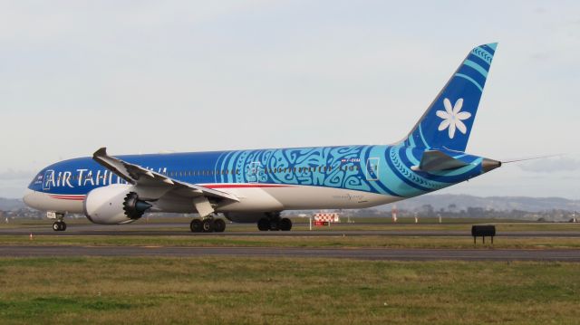 Boeing 787-9 Dreamliner (F-OVAA) - Some goldening evening light (that is now a word) detailing the beautiful spirals on F-OVAA's rear half.