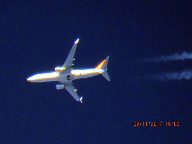 Boeing 737-800 (C-FJAU)