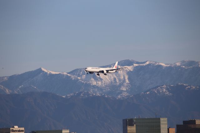 BOEING 777-300ER (JA741J)