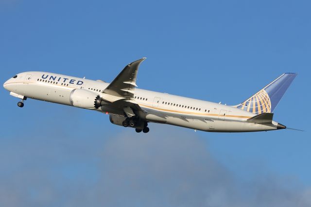 Boeing 787-9 Dreamliner (N45956) - N45956 United Airlines Boeing 787-9 taking off from London Heathrow on flight UA4 to Houston at 13:57 on Sunday 09/01/22