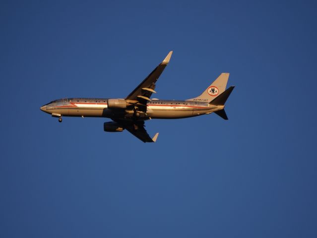 Boeing 737-700 (N905NN)