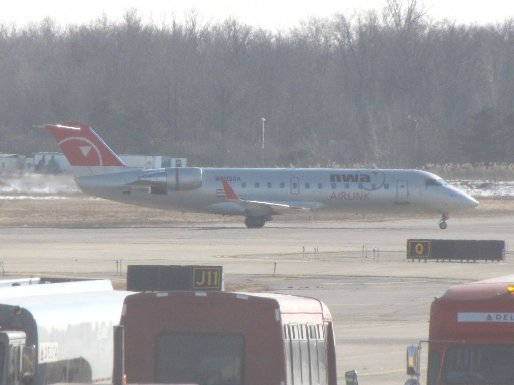 Canadair Regional Jet CRJ-200 (N8938A)