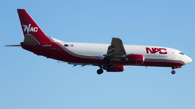 BOEING 737-400 (N407YK)