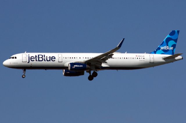 Airbus A321 (N923JB) - Jet Blue A321 'It's Mint To Be' wearing a new tail livery arriving to BOS from LAX on 3/13/22. 