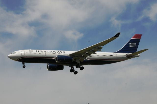 Airbus A330-200 (N283AY)