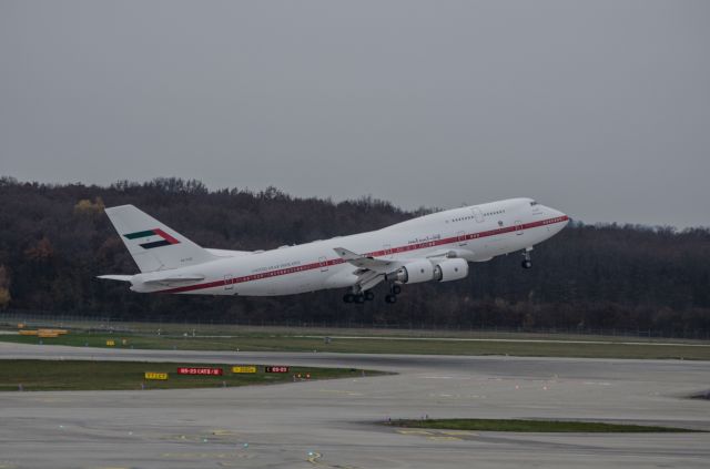 Boeing 747-400 (A6-UAE)