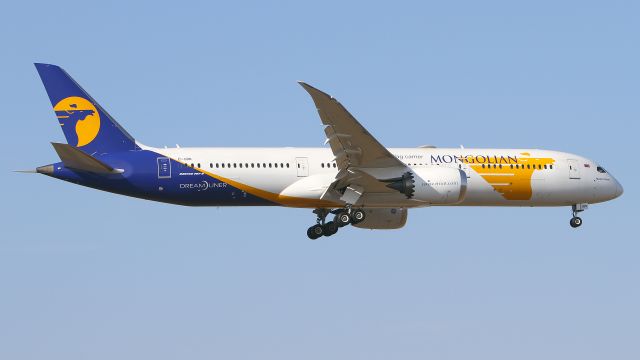 Boeing 787-9 Dreamliner (EI-UBN) - PRG, March 9, 2025