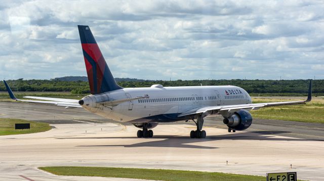 Boeing 757-200 (N693DL) - 12/28/23