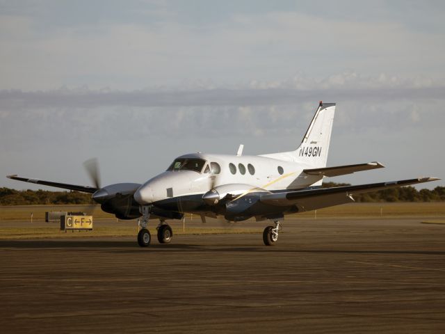 Beechcraft King Air 90 (N49GN) - A very nice 90. Taxiing in after landing runway 06.