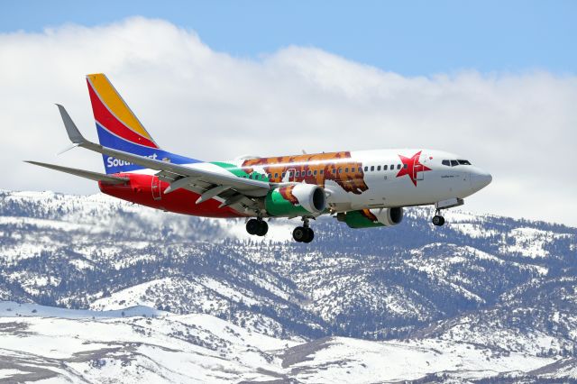 Boeing 737-700 (N943WN) - Southwest's B-737 "California One" on short final to RWY 35 at Reno-Tahoe International Airport.