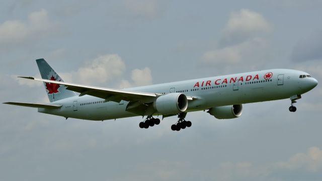 BOEING 777-300ER (C-FIVW)