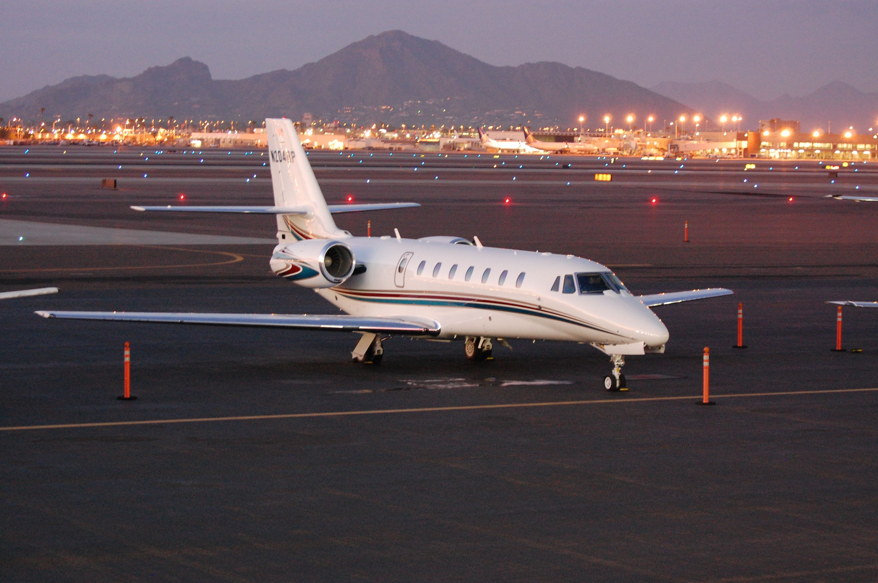 Cessna Citation Sovereign (N204RP) - Camelback Mountain in background