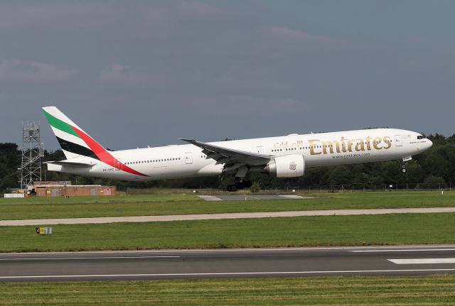 BOEING 777-300ER (A6-ENZ) - EK17 arriving from Dubai