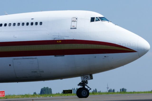 Boeing 747-200 (N701CK) - taxien