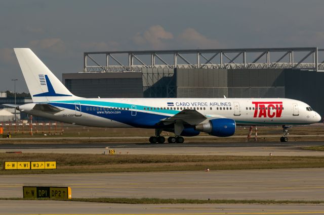 Boeing 757-200 (D4-CBP)