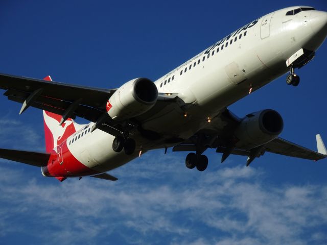Boeing 737-800 (VH-VXR) - Image from The Canal VH-VXR 16R Landing