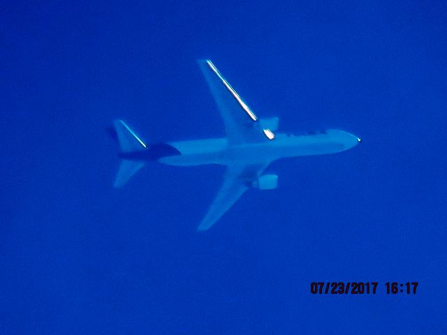 BOEING 767-300 (N114FE)